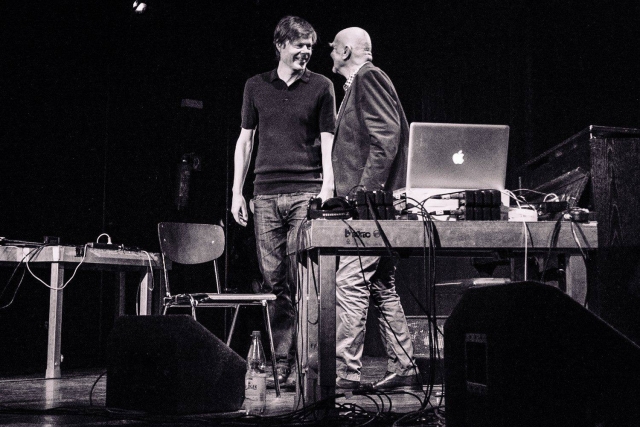 Roedelius  &amp;  Schneider – improvvisati elettroni al Parenti